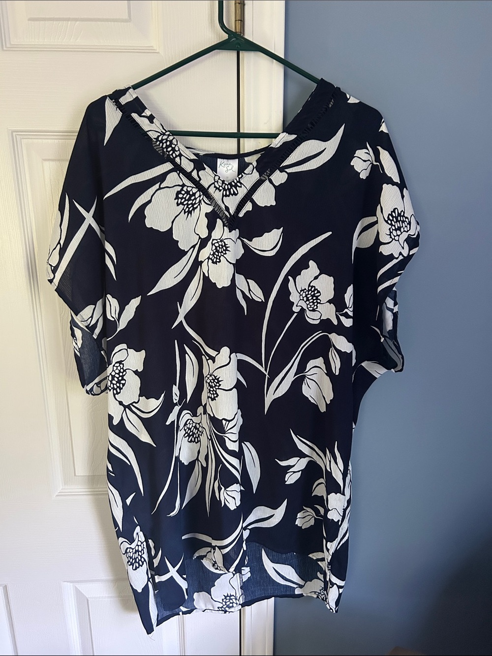 Kona Sol Black and White Floral Swim Coverup Tunic